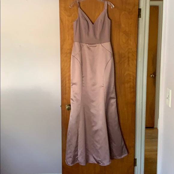NEW WITH TAGS WOMENS GOWN NEVER WORN - Picture 1 of 4